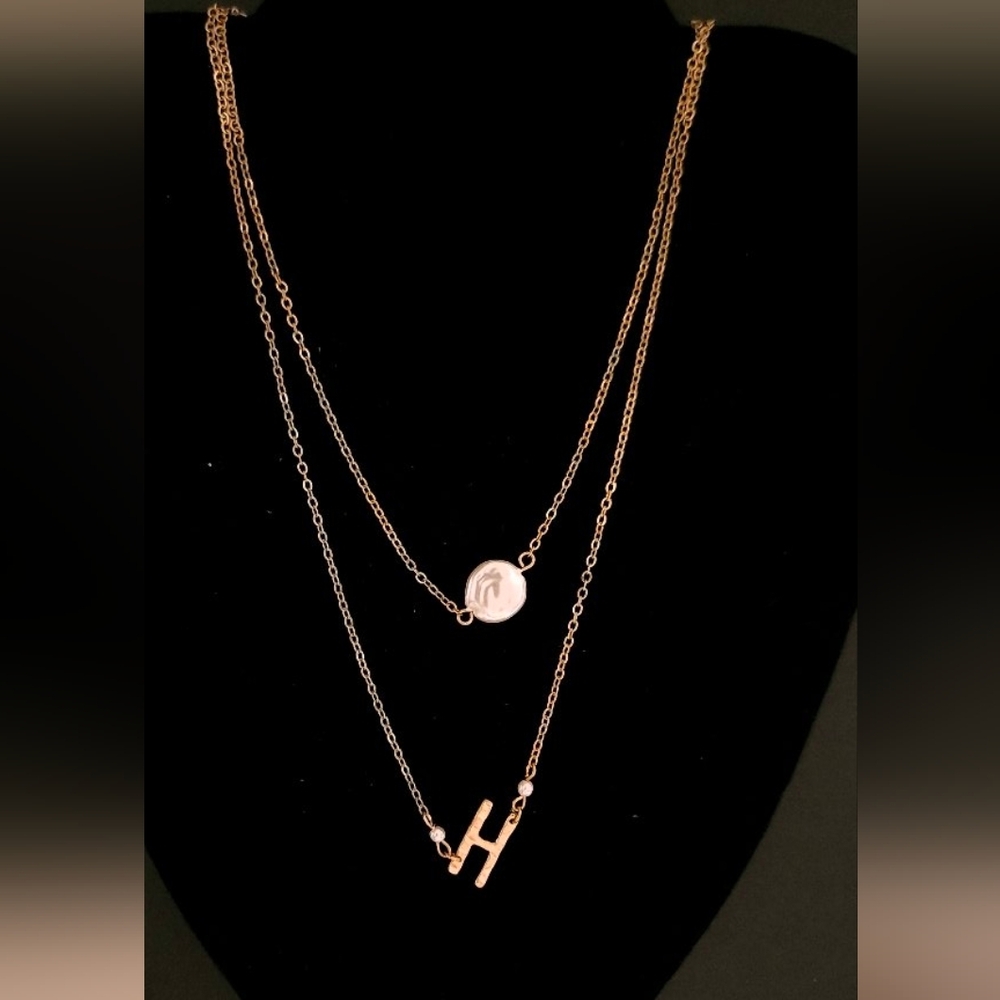 FLIRT Letter H and Pearl Necklace